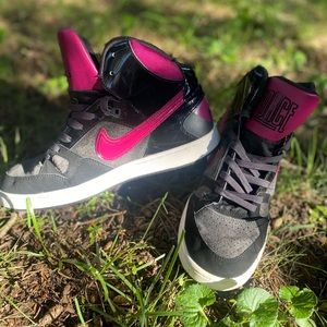 Nike Hi-Top AirForce Sneakers